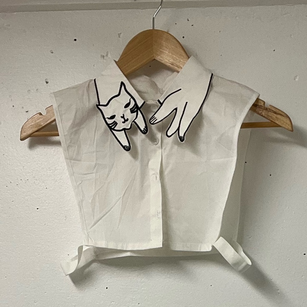 Detachable Embroidered Cat Collar Dickey – White